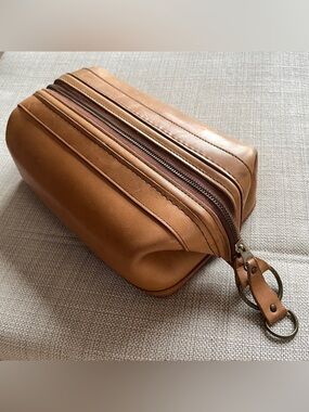 BOSCA // Classic Leather Dopp Kit Toiletry Bag in Cognac Brown unisex